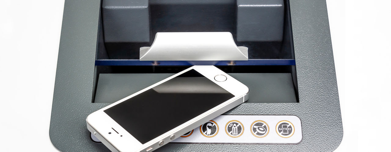 Dahle PowerTEC® shredders are ultra-powerful machines designed to destroy paper and several forms of digital media.