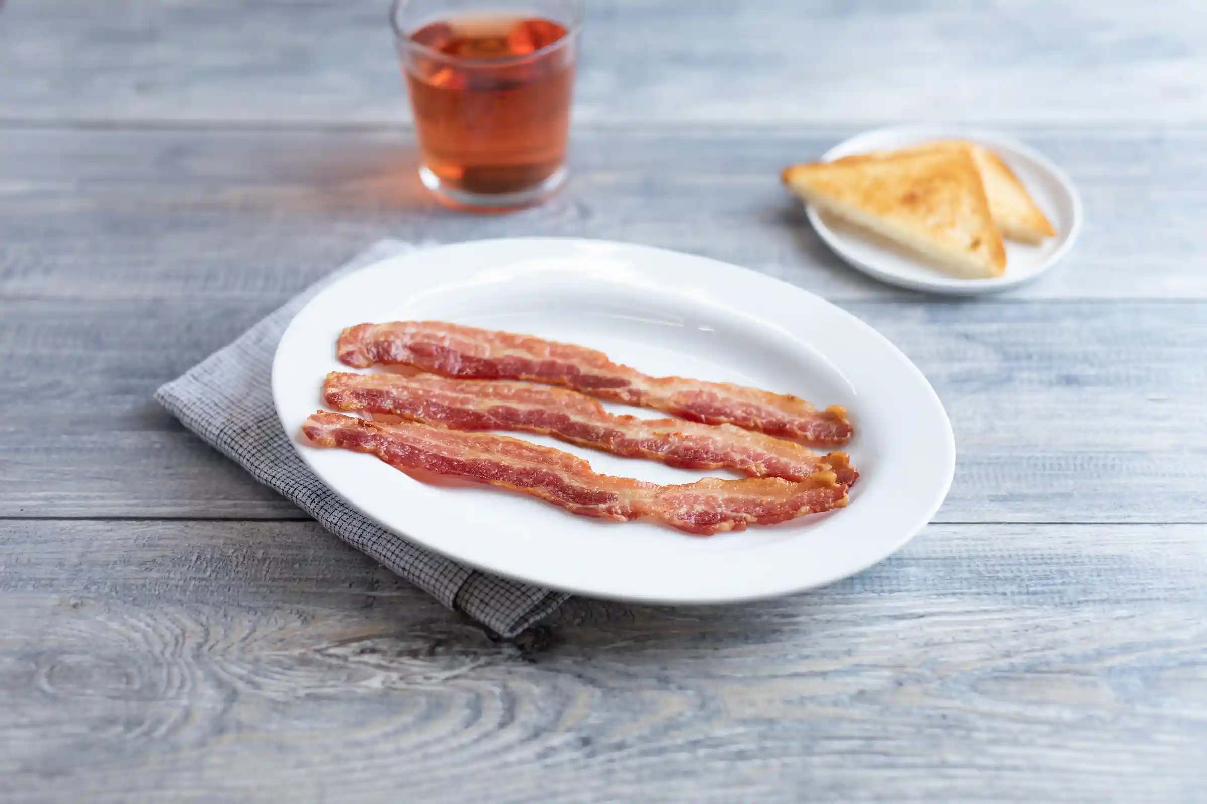 Wright® Naturally Hickory Smoked Bulk Bacon 9 slices per inch https://images.salsify.com/image/upload/s--0p30oMok--/q_25/fcxa56e7sjbxd72lwvhf.webp