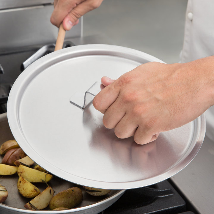 10 ¾-inch Wear-Ever® flat aluminum cover with dipped handle