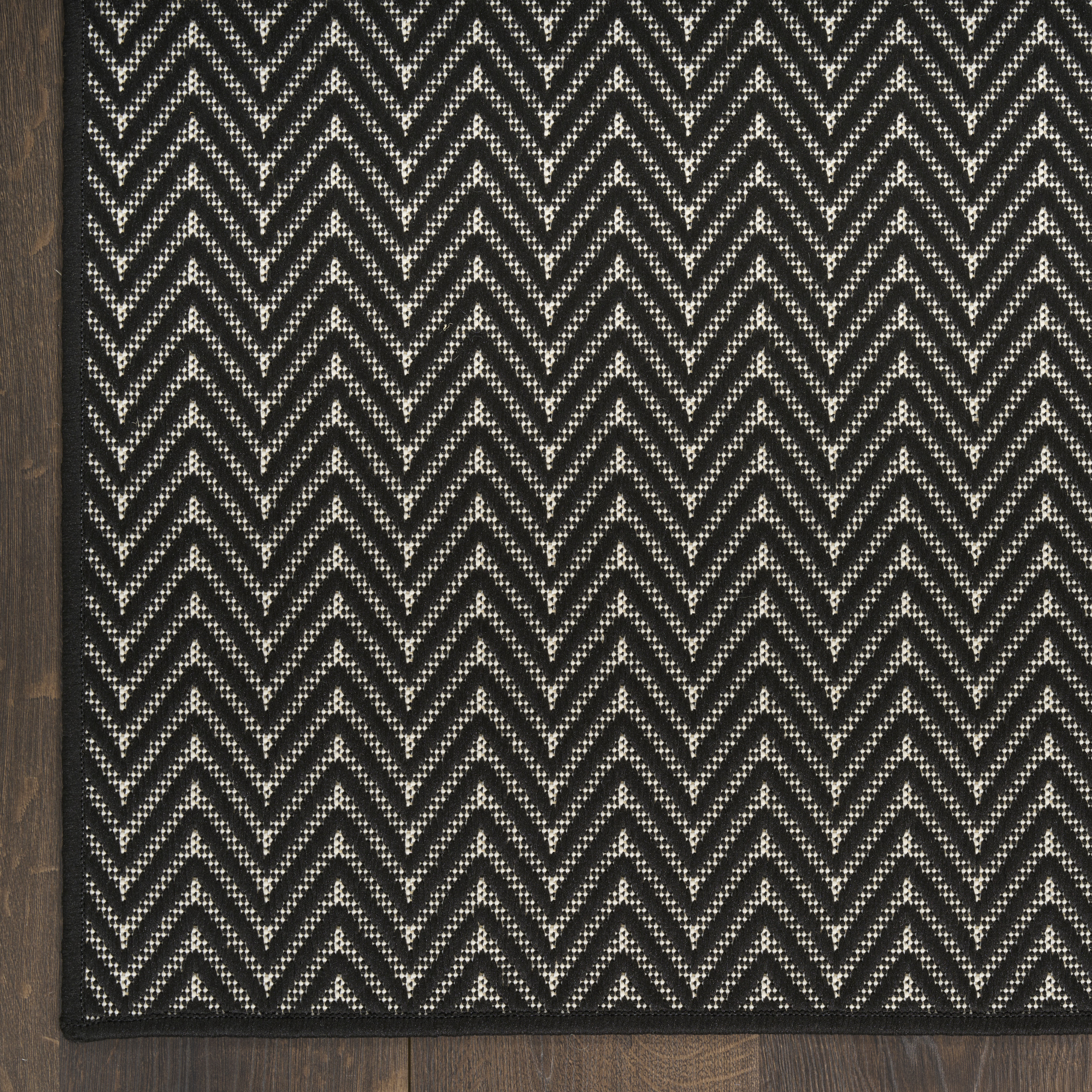 Nourison Horizon Indoor/Outdoor 5' x 7' Black Modern Rug