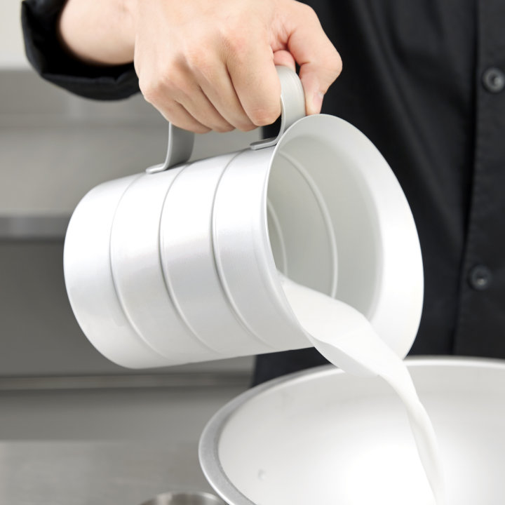 2-quart aluminum measuring cup
