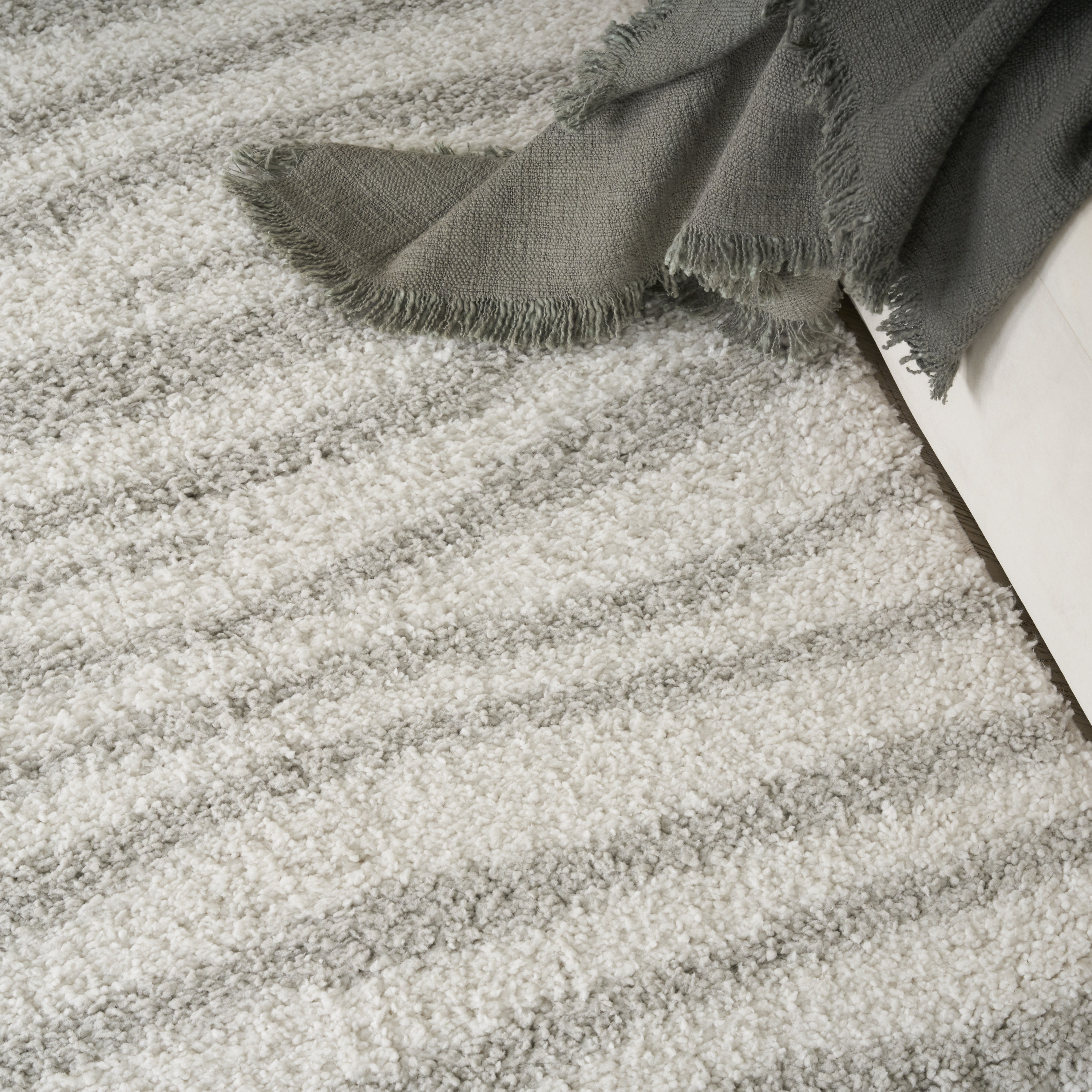 Nourison Modern Shag 5'3" x 7' Ivory Grey Modern Indoor Rug