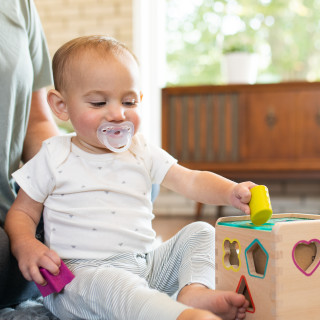 The Texture: 1-piece soft silicone design is flexible and lightweight and features a curved faceplate, making it easier for baby to suck on for longer periods of time.