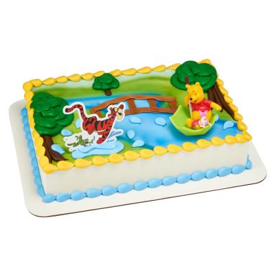 Winnie the Pooh Pooh, Piglet & Tigger Hunny Raindrops Cake