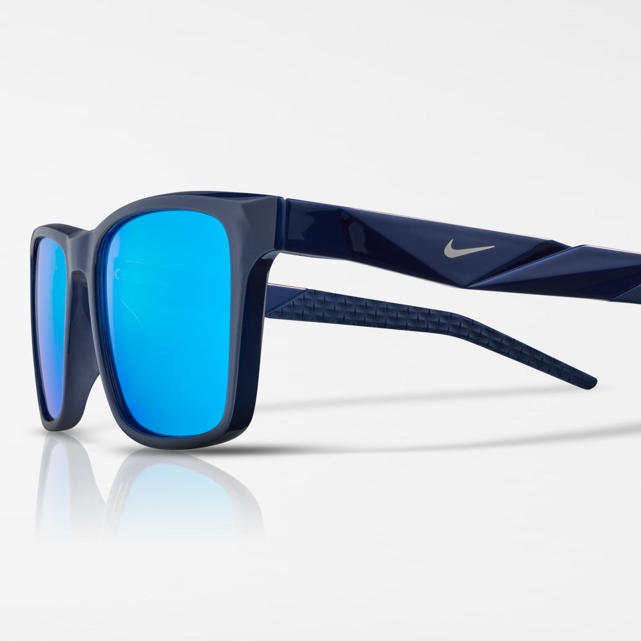 Nike Radeon 1 Mirrored Style Image