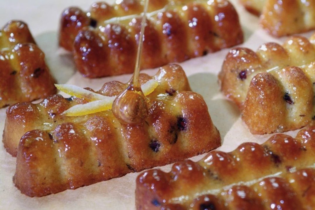 Flexipan 16 cakes mould for 11 x 6 cm and 2.5 cm-tall