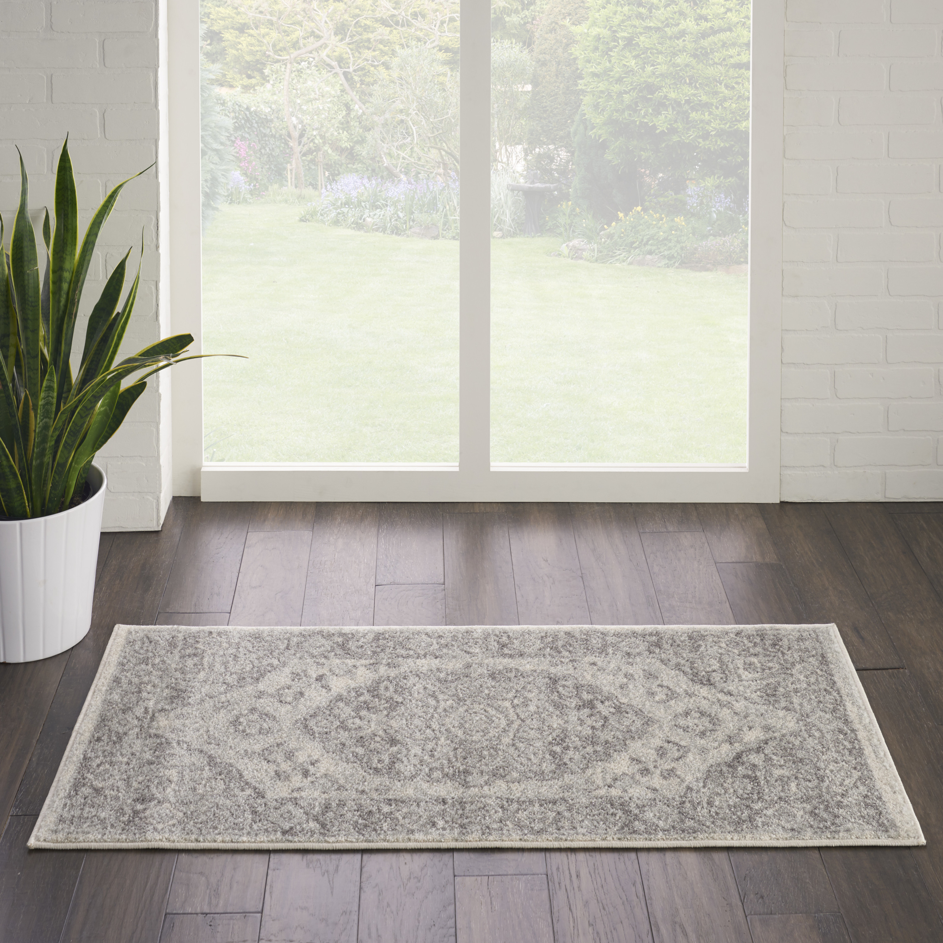 Nourison Tranquil 2' x 4' Ivory Grey Vintage Indoor Rug