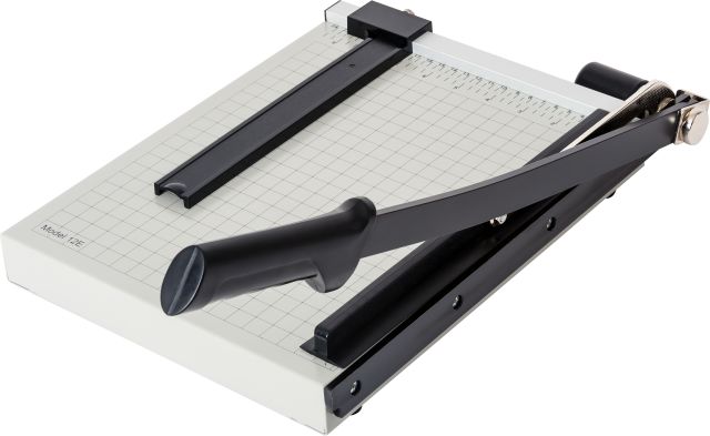 Dahle Vantage® Guillotines are accurate and sturdy, ideal for everyday trimming tasks and creative projects.