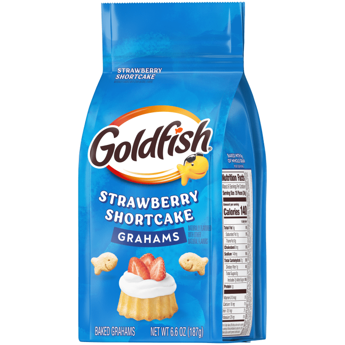 Goldfish® Strawberry Shortcake Flavored Baked Grahams, 6.6 oz, bag - Right Angle Image