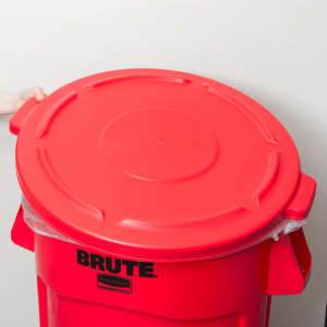 Rubbermaid Commercial, BRUTE, Self-Draining, Round, Resin, 44 gal, Red, Receptacle Lid