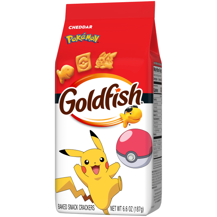 Goldfish® Cheddar Crackers, 6.6 oz, bag - Right Angle Image