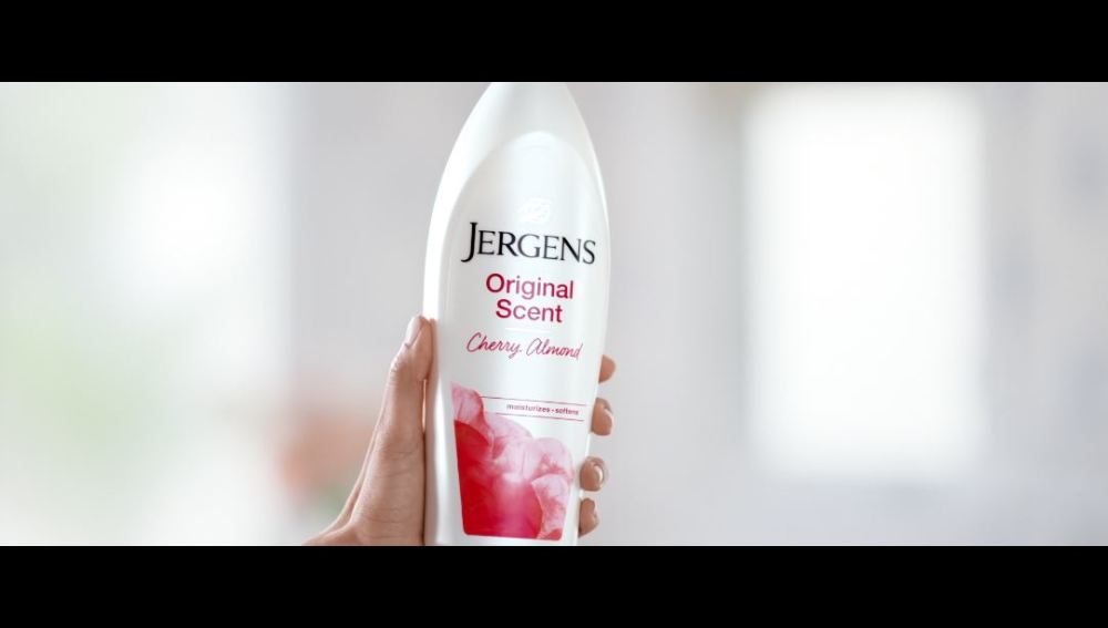 Jergens Hand and Body Lotion, Original Scent Moisturizing Body Lotion