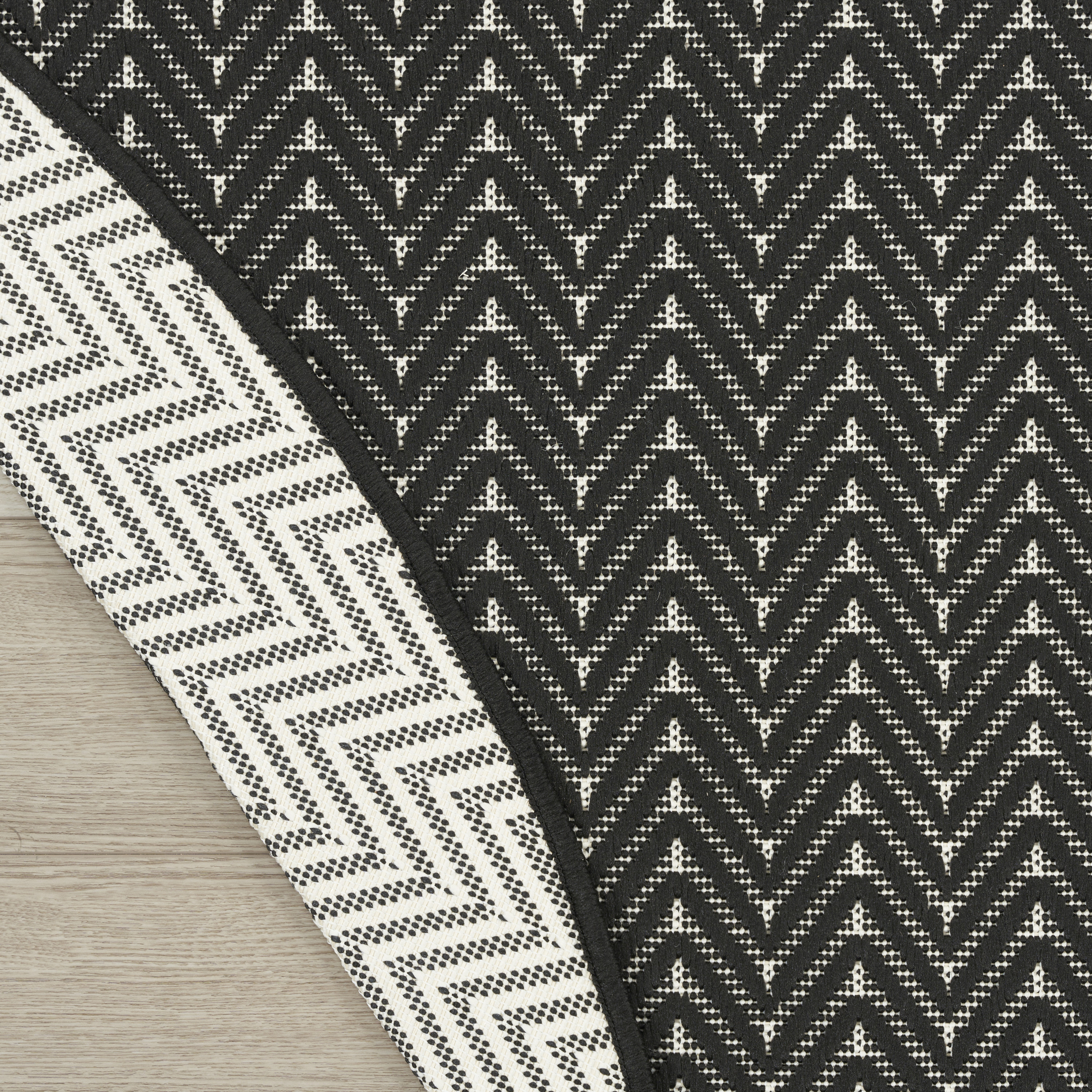 Nourison Horizon Indoor/Outdoor 8' x Round Black Modern Rug