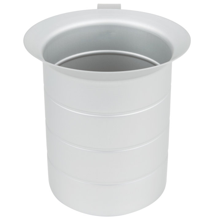 2-quart aluminum measuring cup
