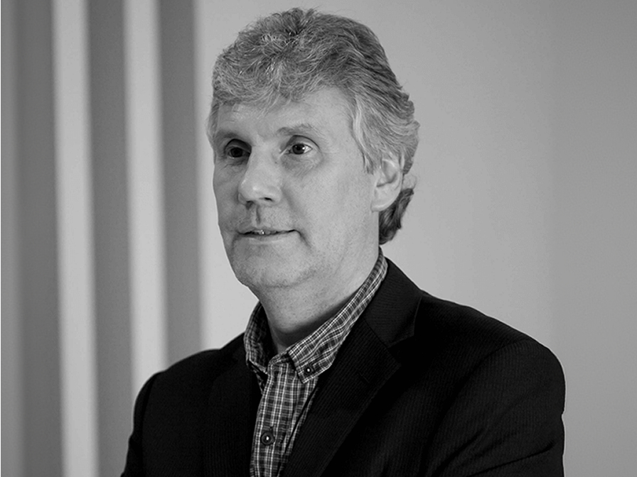 Design par Simon Davies et l'équipe de design industriel de KEF