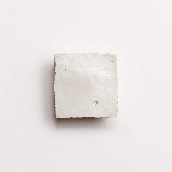 clé zellige | pixies | gloss | weathered white | sample 