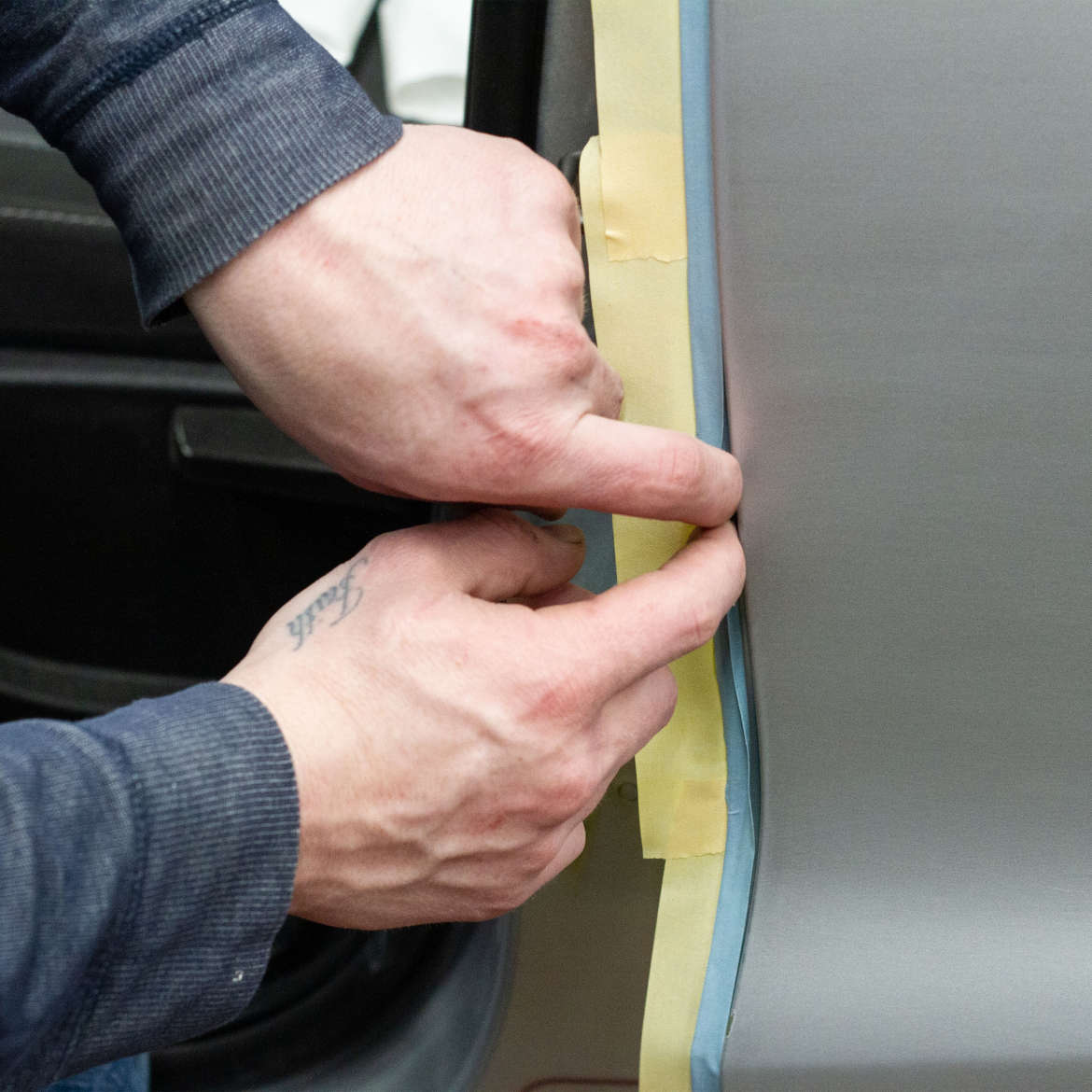FrogTape<sup>®</sup> 225 Gold Performance Masking Tape Application Image 3
