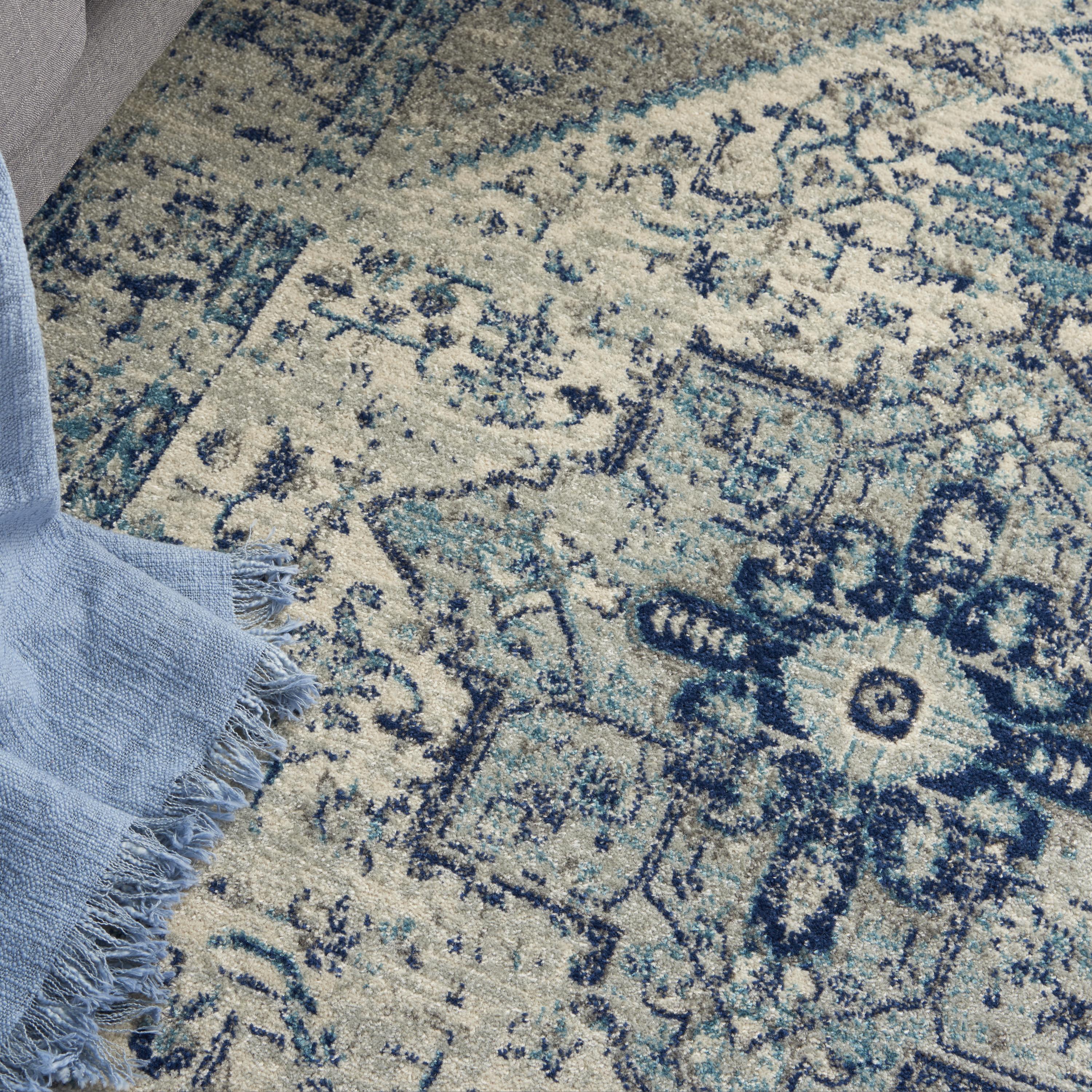 Nourison Tranquil 4' x 6' Ivory Light Blue Vintage Indoor Rug