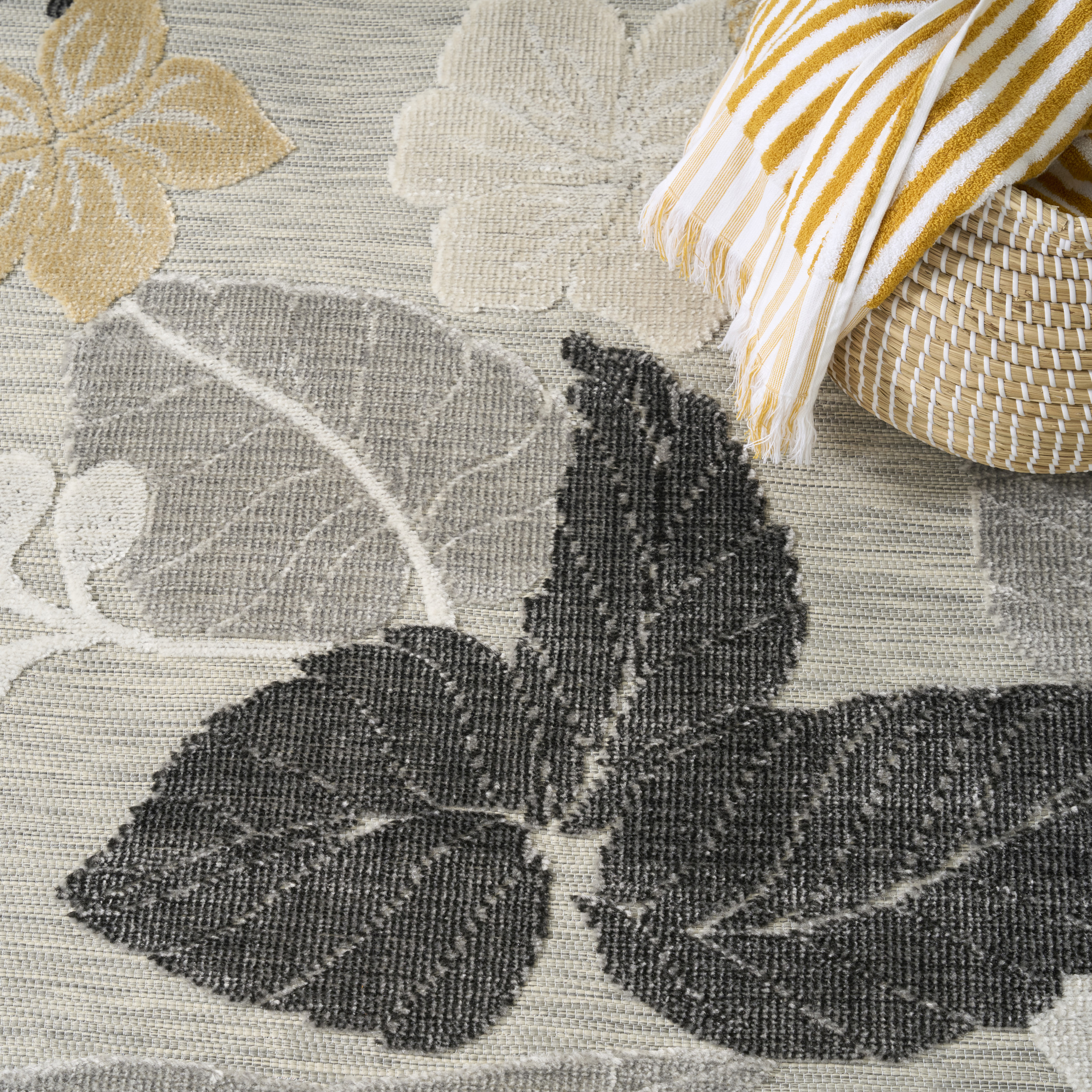Nourison Suncoast 5'3" x 7'3" Grey Tropical Rug