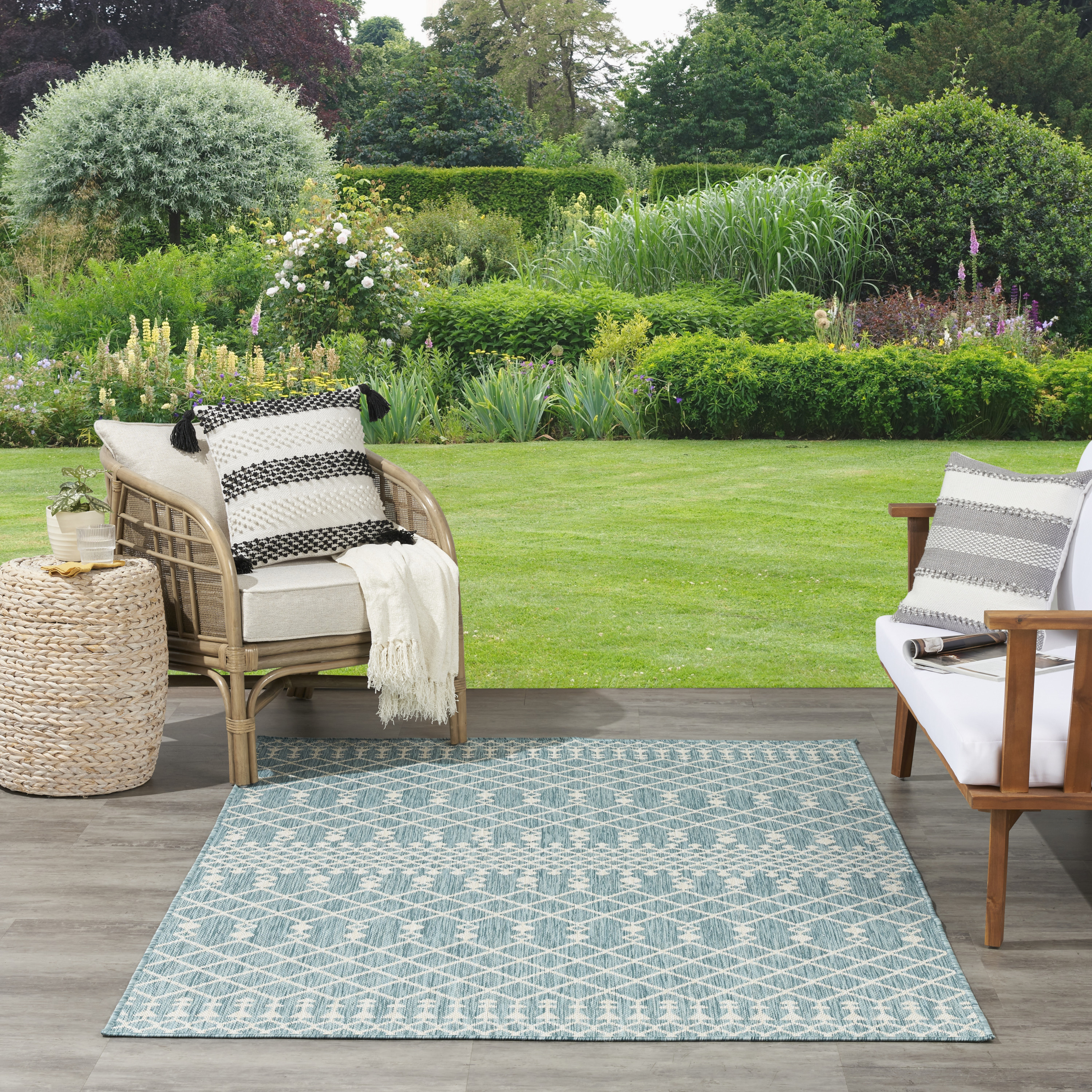 Nourison Positano 4' x 6' Aqua Modern Rug
