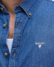 Camicia a maniche lunghe leggermente aderente con stemma in denim 