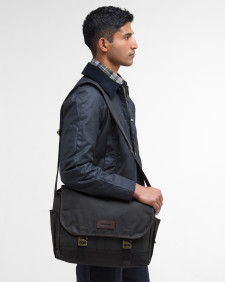 Essential Waxed Messenger Bag 