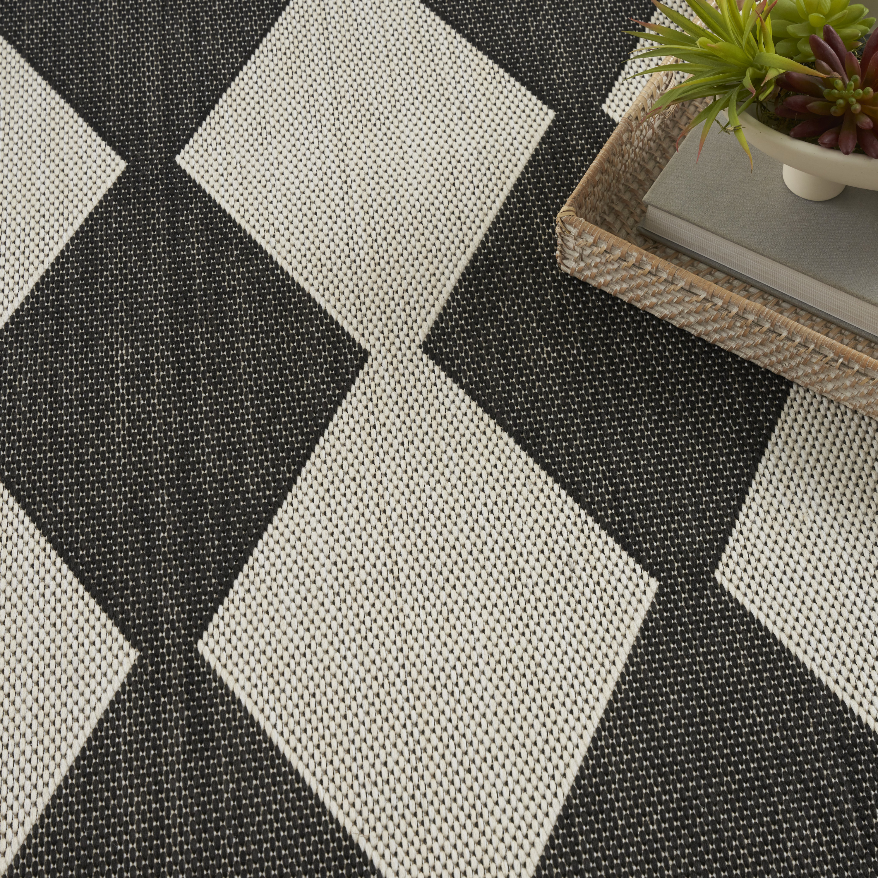 Nourison Positano 7' x 10' Black Modern Rug