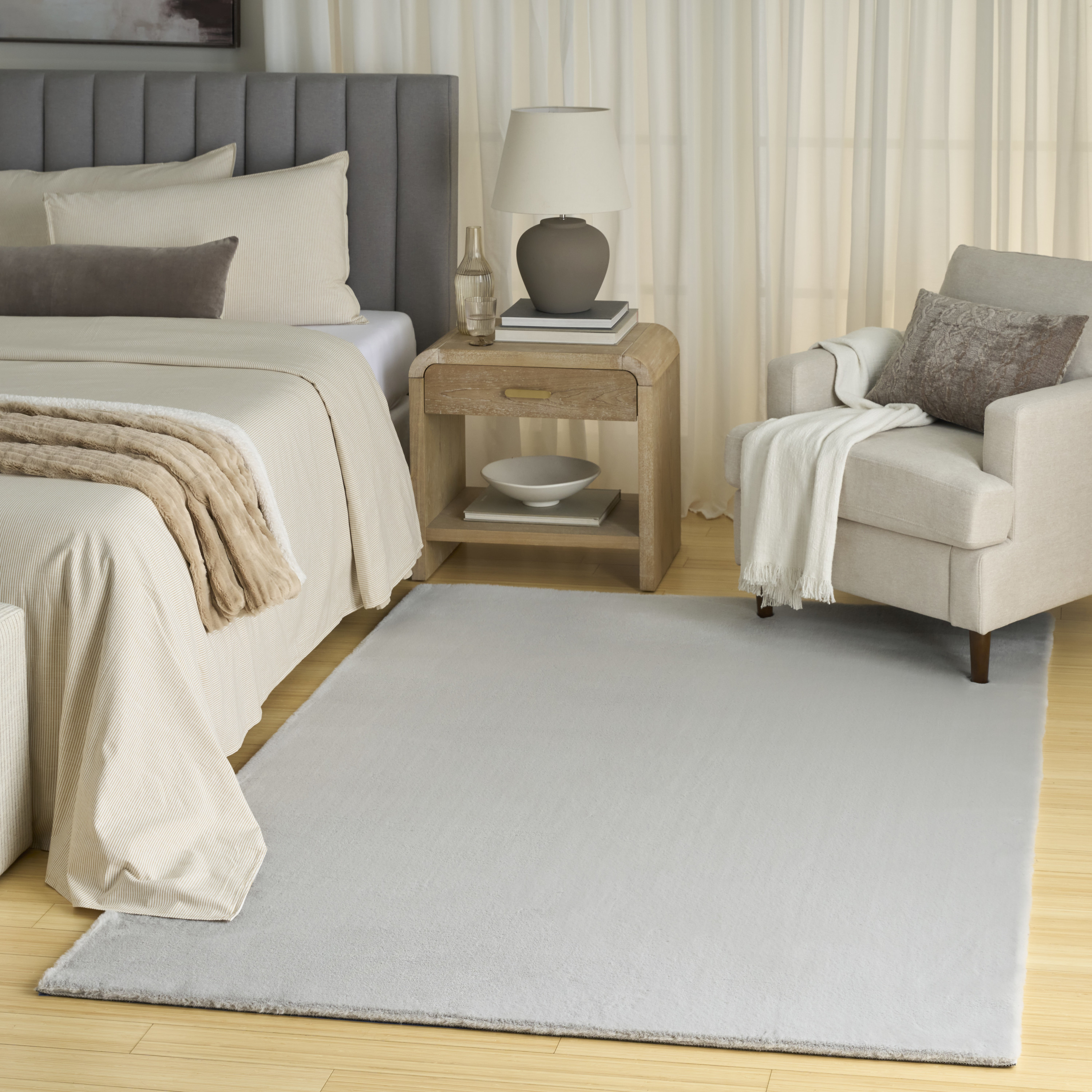 Nourison Soft Plush Rabbit Fur 5' x 7' Silver Contemporary Indoor Rug