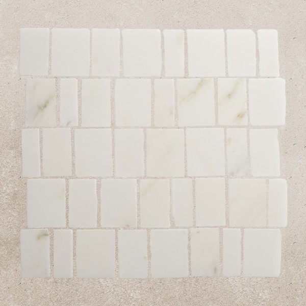 lapidary | rough cut mosaic sheet | calacatta gold (standard joint) 