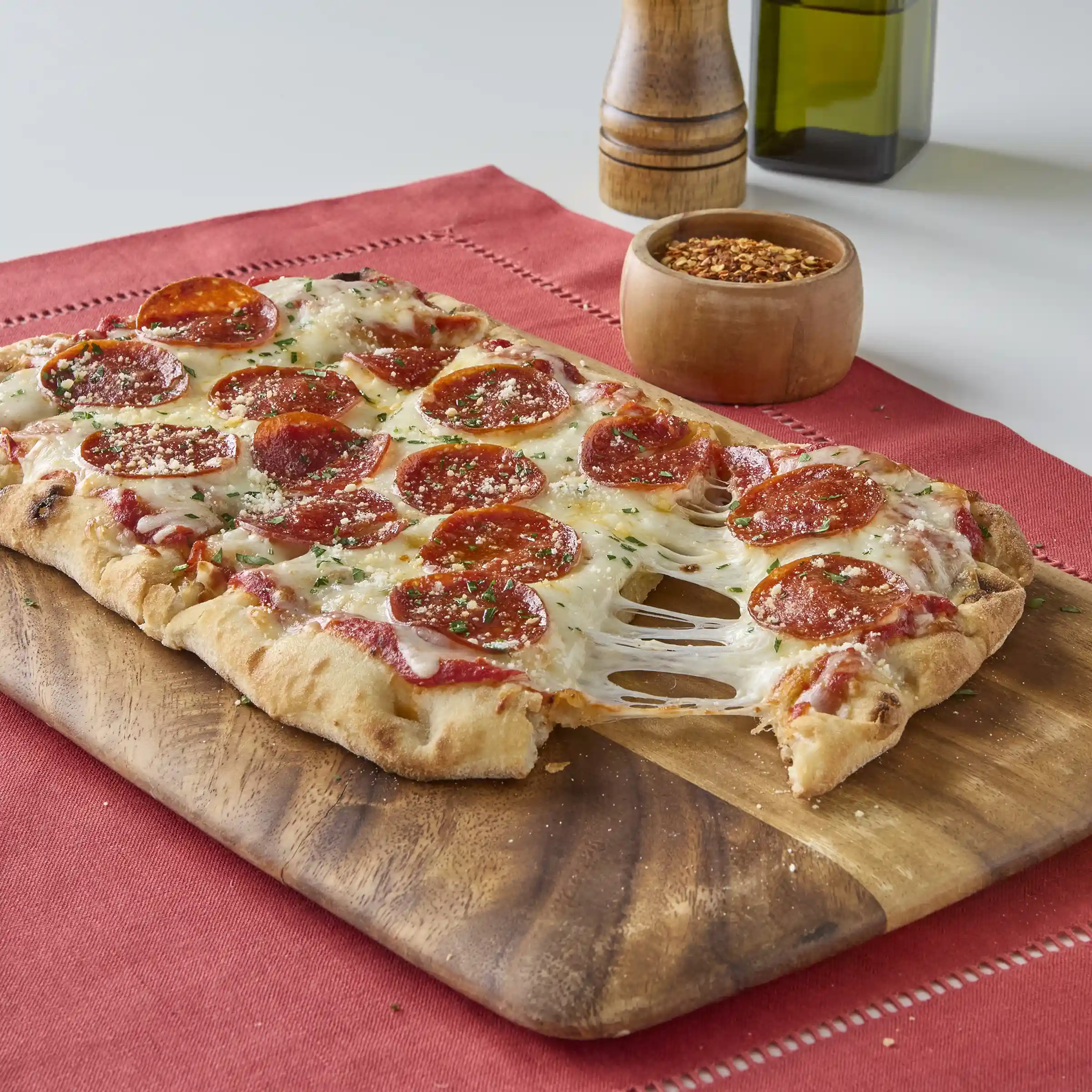 Hillshire Farm® Sliced Pepperoni, 14 slices per oz.  https://images.salsify.com/image/upload/s--inv9dNa7--/q_25/f8d0c04a08338b217819bc8f2e4eaacecc408c90.webp