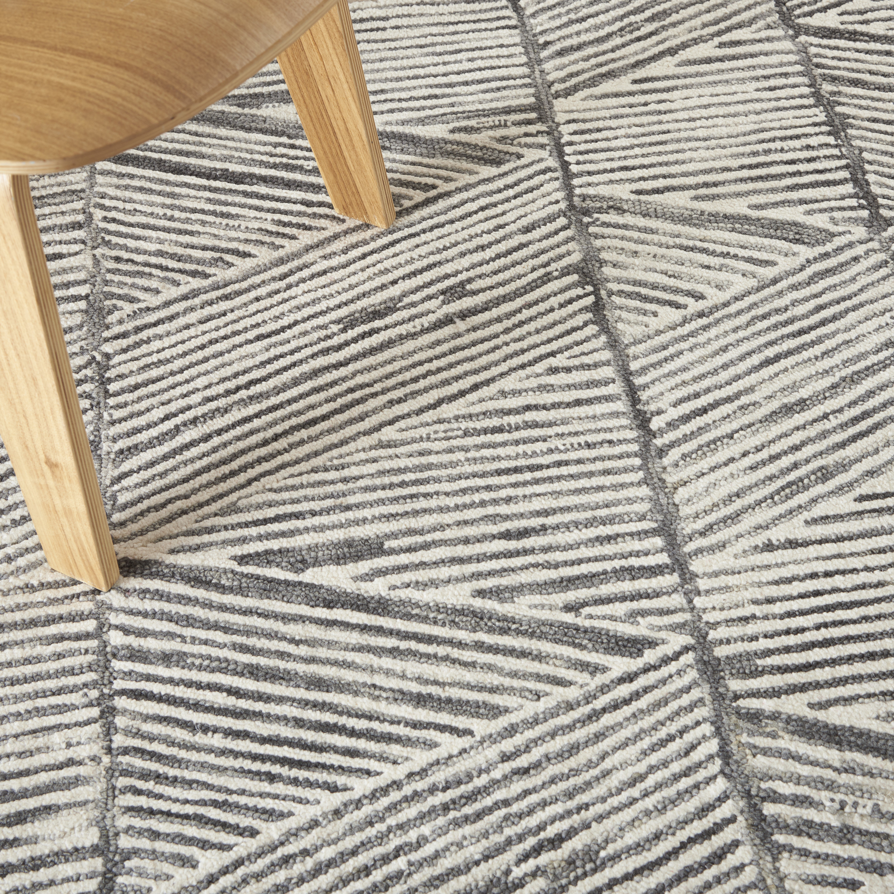 Nourison Colorado 5'3" x 7'3" Grey White Modern Indoor Rug