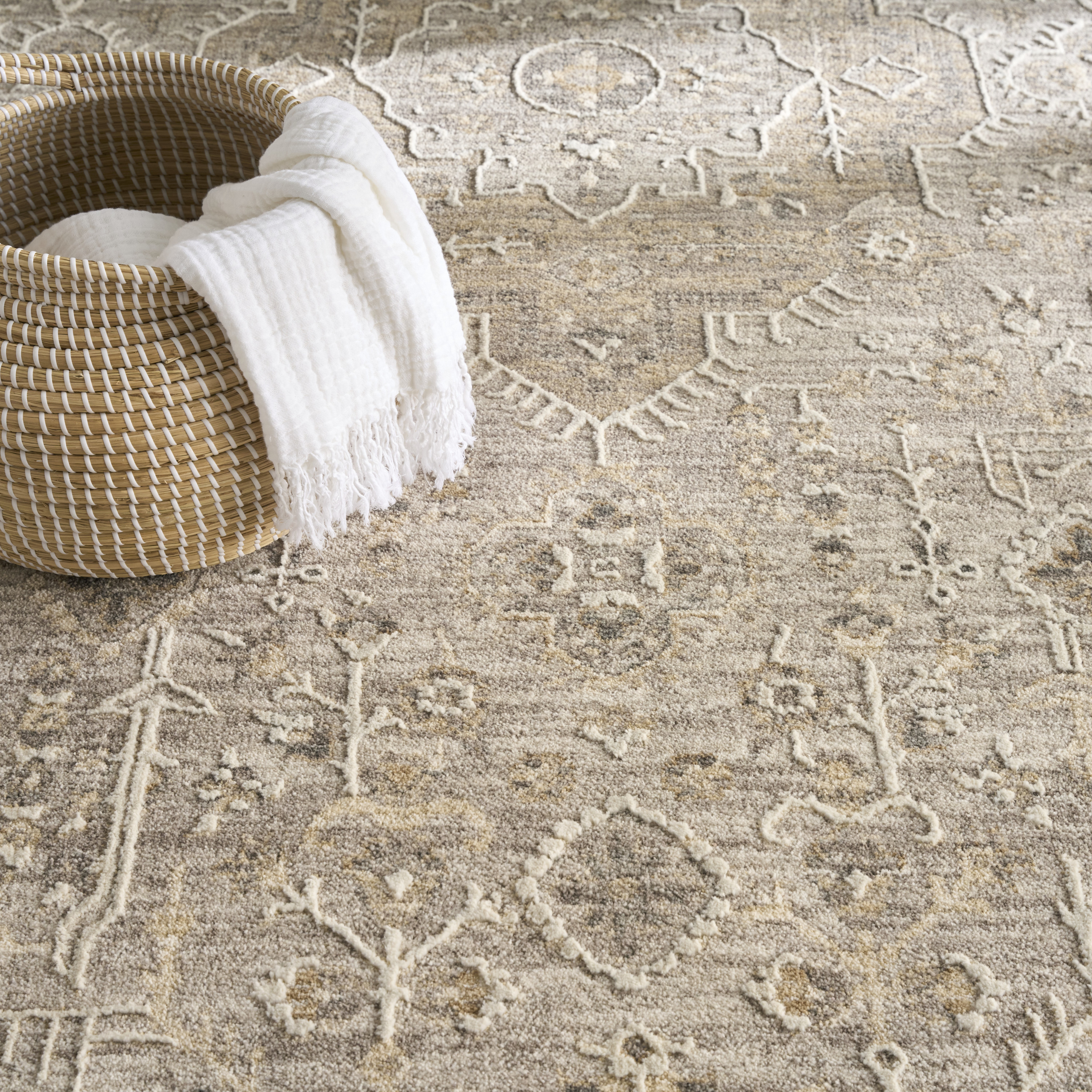 Nourison Retreat 5'3" x 7'6" Grey Vintage Indoor Rug