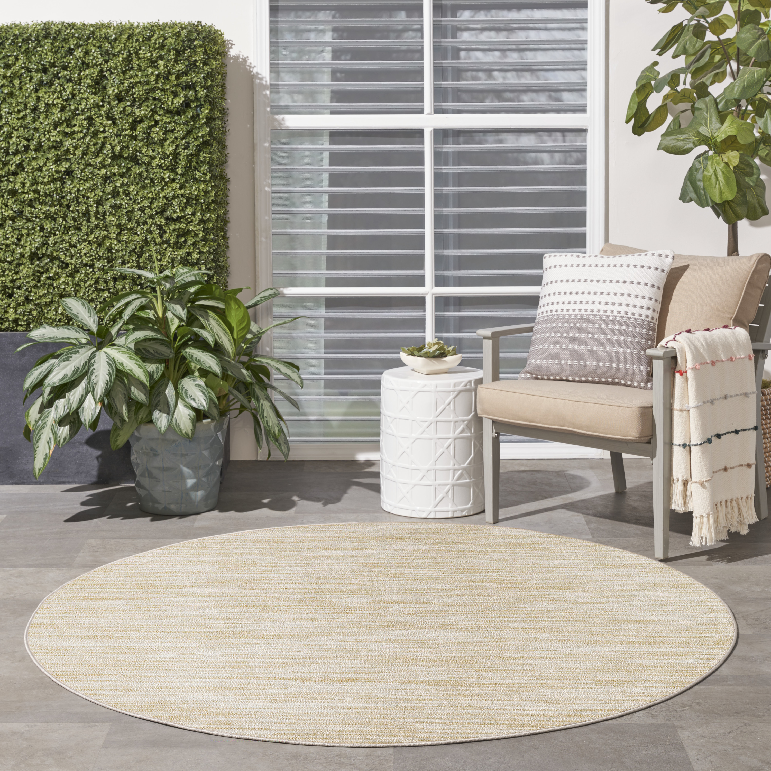Nourison Nourison Essentials 6' x Round Ivory Gold Outdoor Rug
