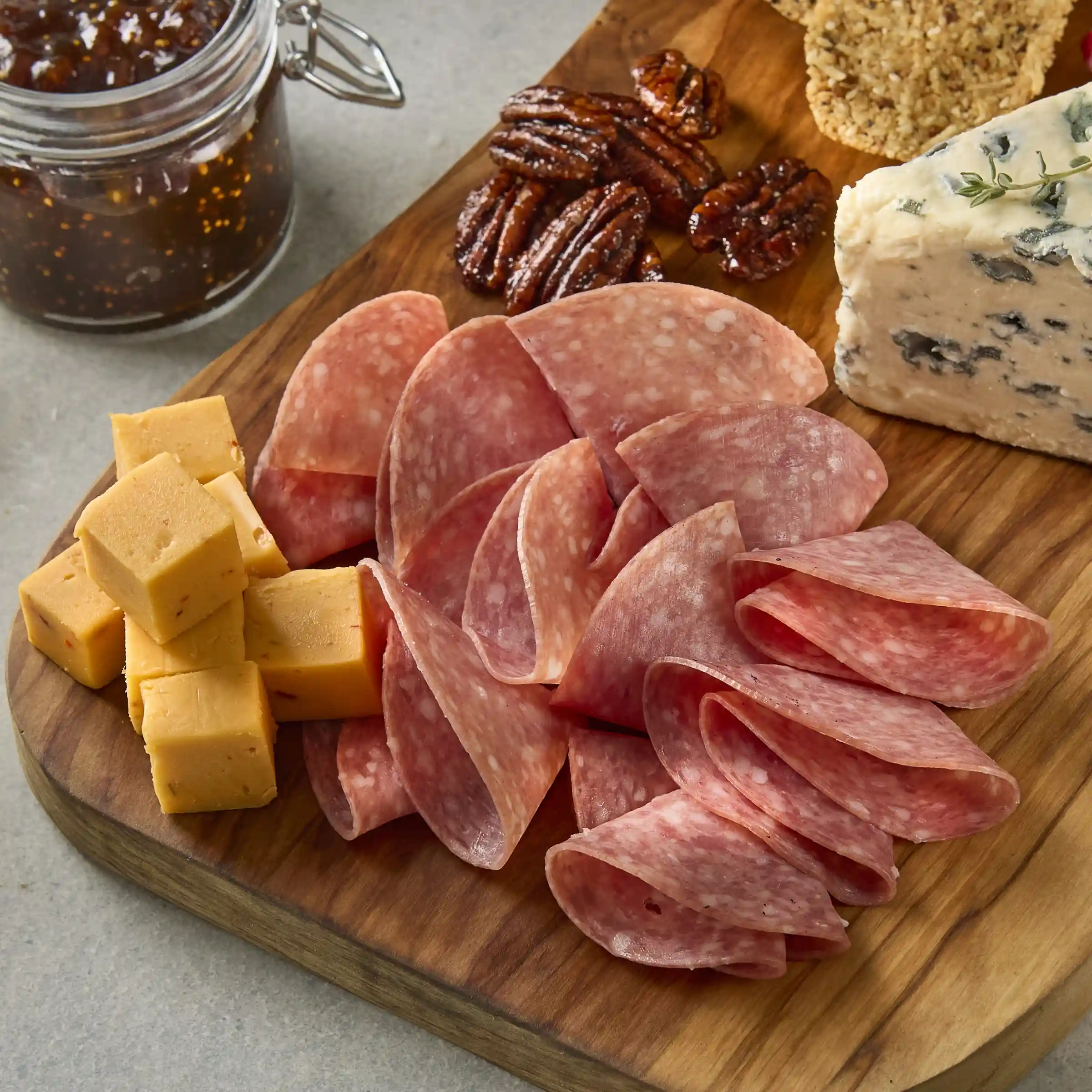 Hillshire Farm® Sliced Hard Salami https://images.salsify.com/image/upload/s--B4mhz9Ky--/q_25/bc493894bb2fff05e793317a2c380dd1ae2b0597.webp