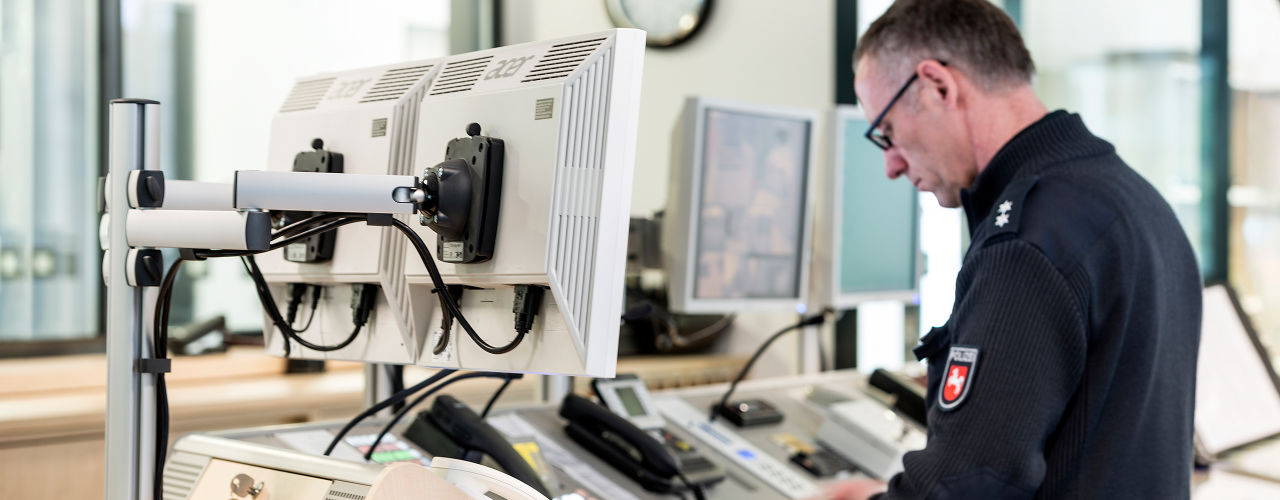 Adjust to your personal ergonomic profile to prevent neck, back and eye strain.