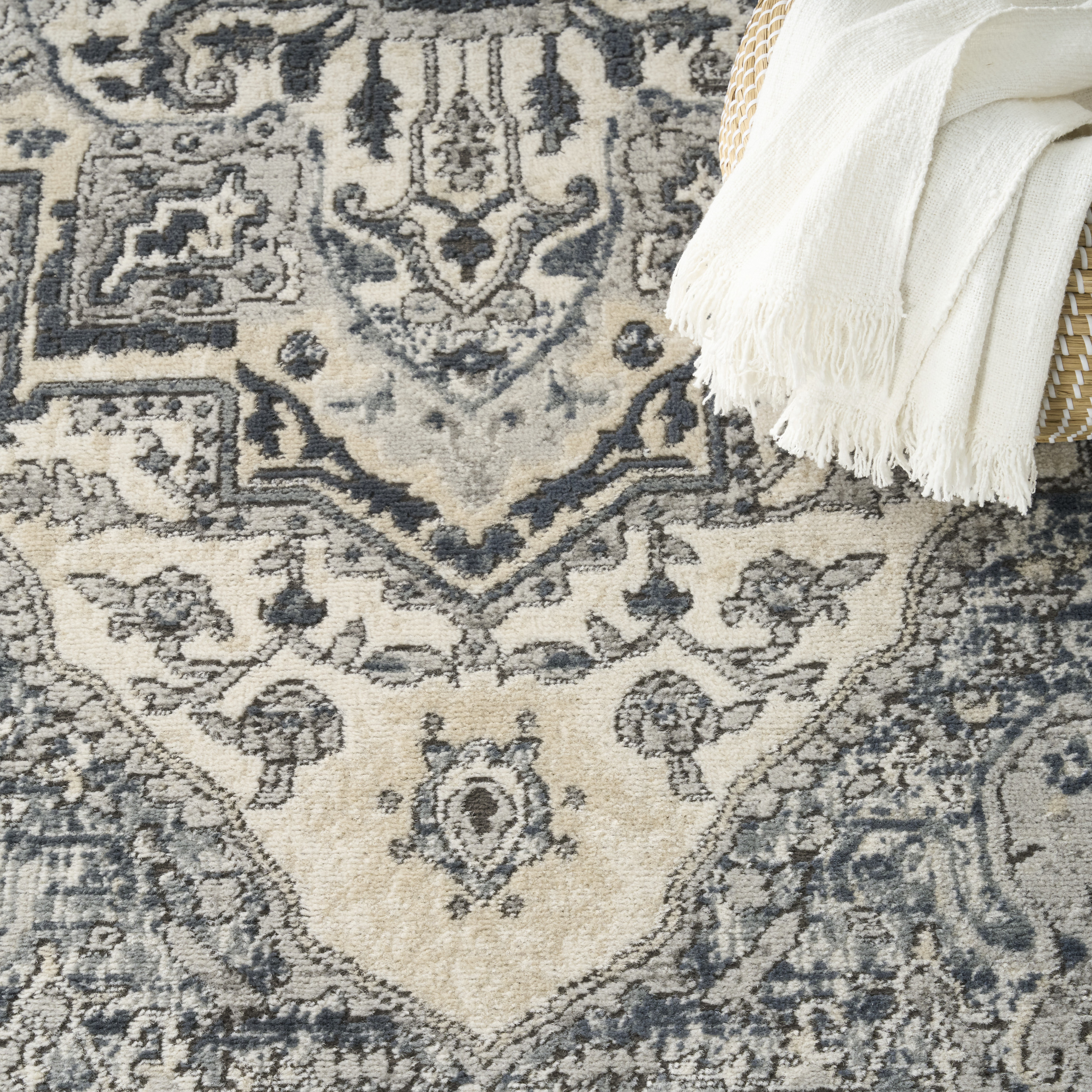 Nourison Quarry 6' x 9' Ivory Navy Vintage Indoor Rug