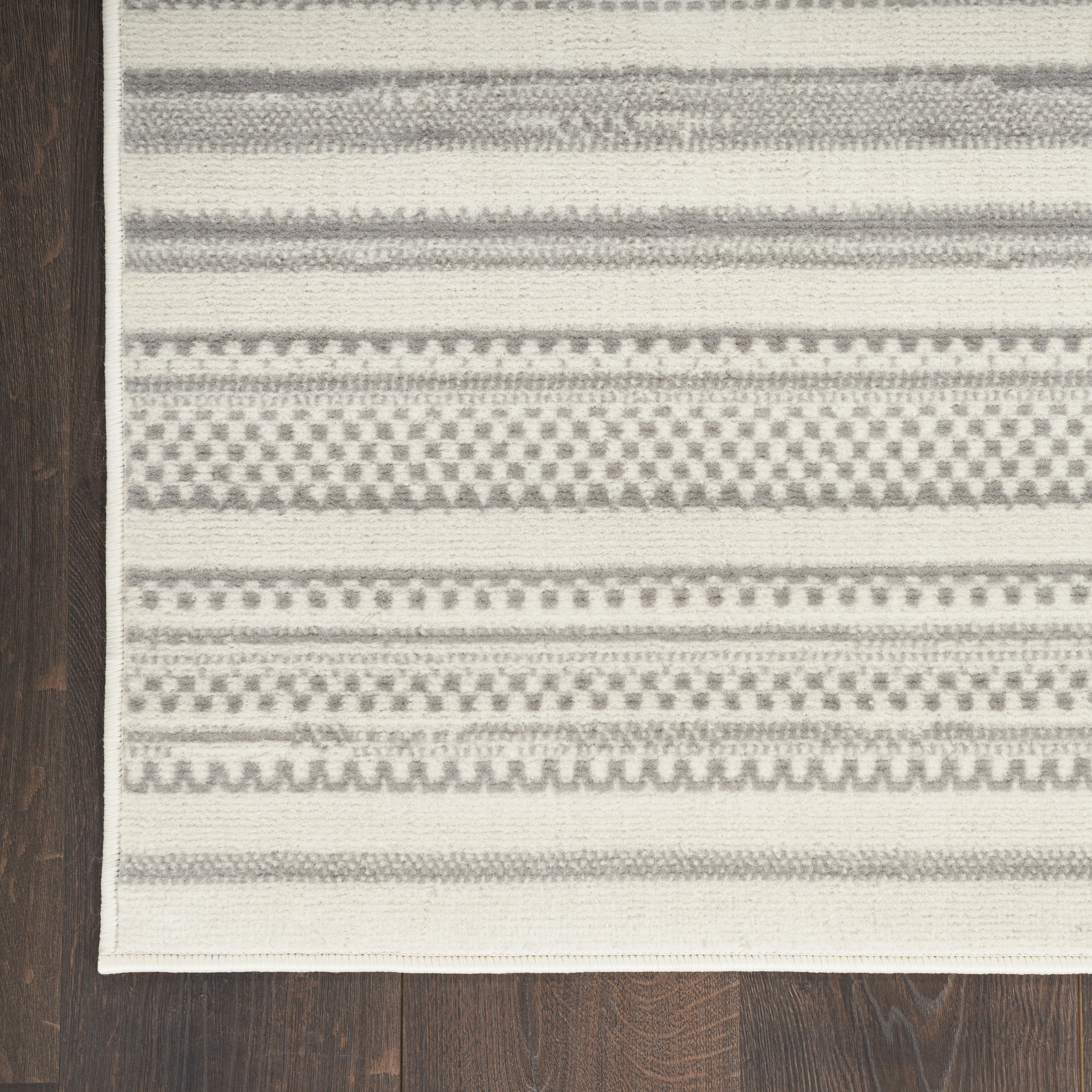 Nourison Grafix 2' x 4' Ivory Grey Modern Indoor Rug