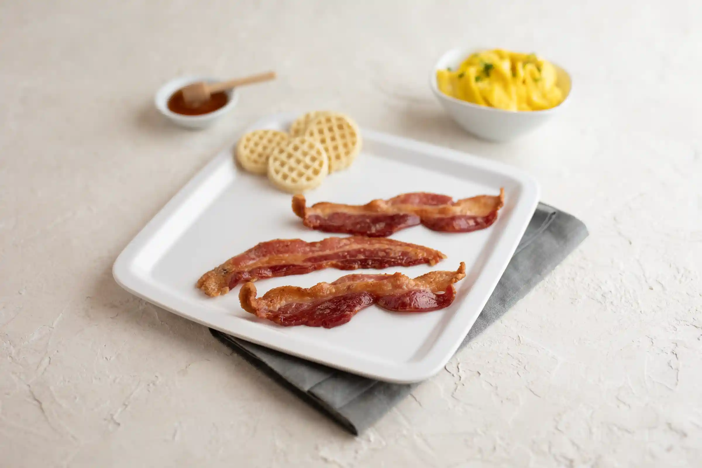 Wright® Brand Naturally Hickory Smoked Regular Sliced Bacon, 6 Slices/Inch https://images.salsify.com/image/upload/s--ZBGHEOT_--/q_25/ee2218a5bbb2b3be1b40ef3b42df19482bed43c3.webp
