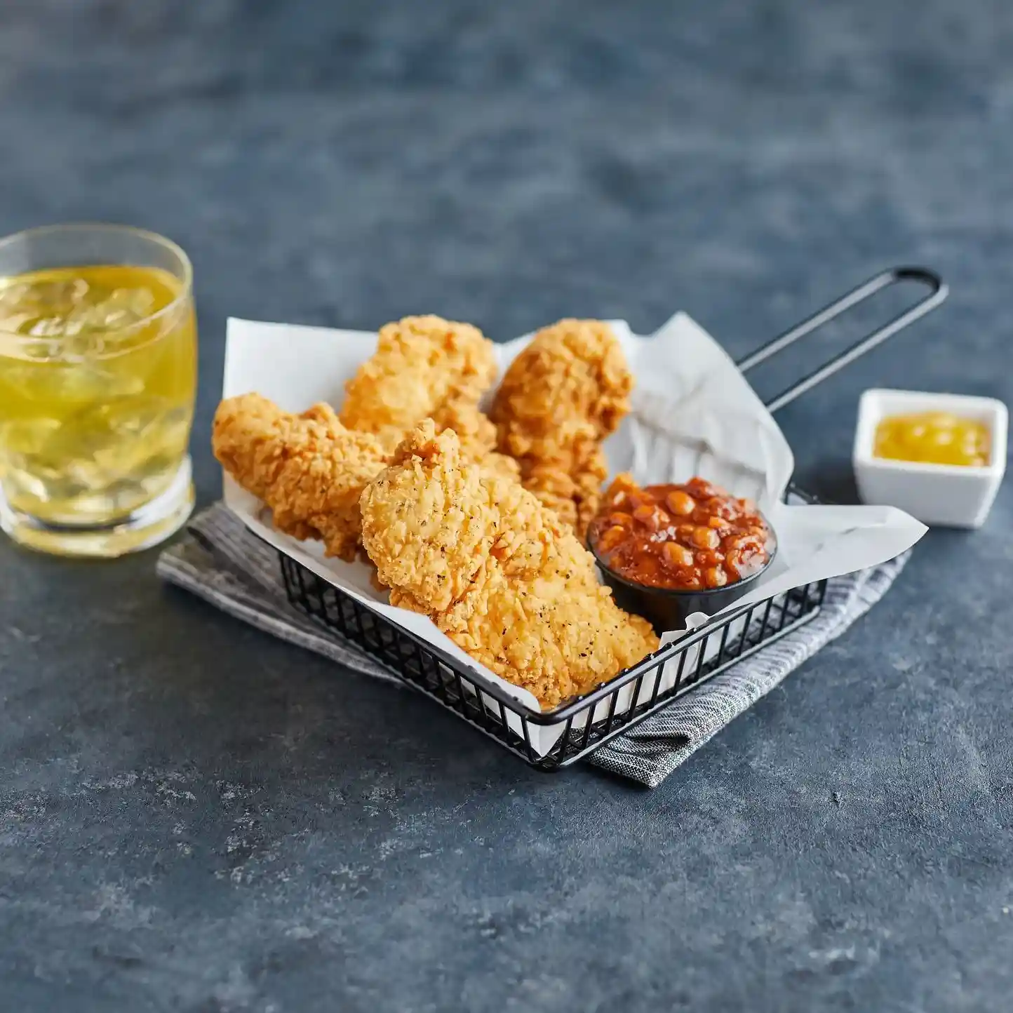 Tyson® Fully Cooked Breaded Homestyle Pepper Chicken Tenderloins https://images.salsify.com/image/upload/s--uBNvw3yS--/q_25/zttfdnpeylt9btqkru7y.webp