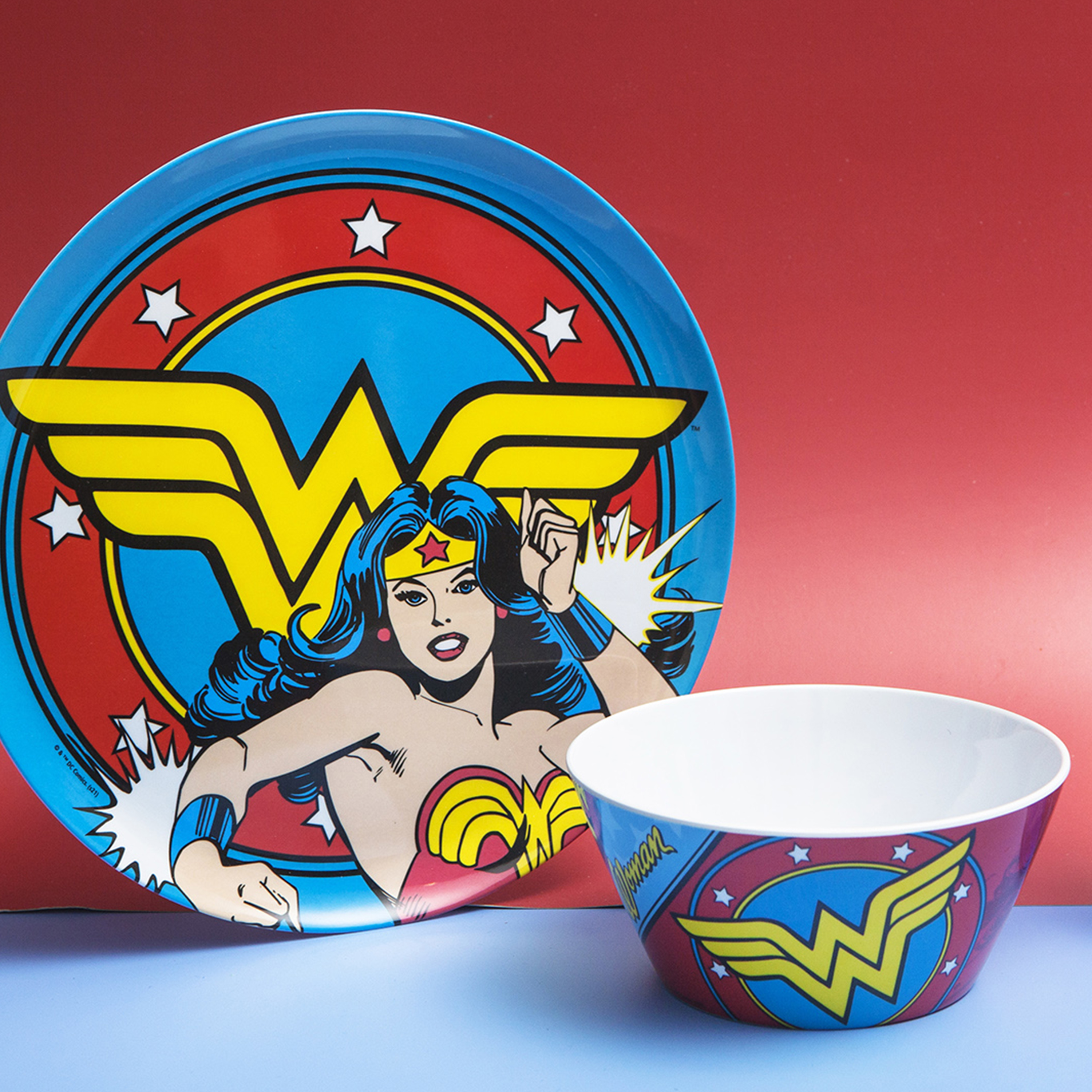 DC Comics Plate, Bowl and Water Bottle Dinnerware Set, Wonder Woman, 3-piece set slideshow image 4