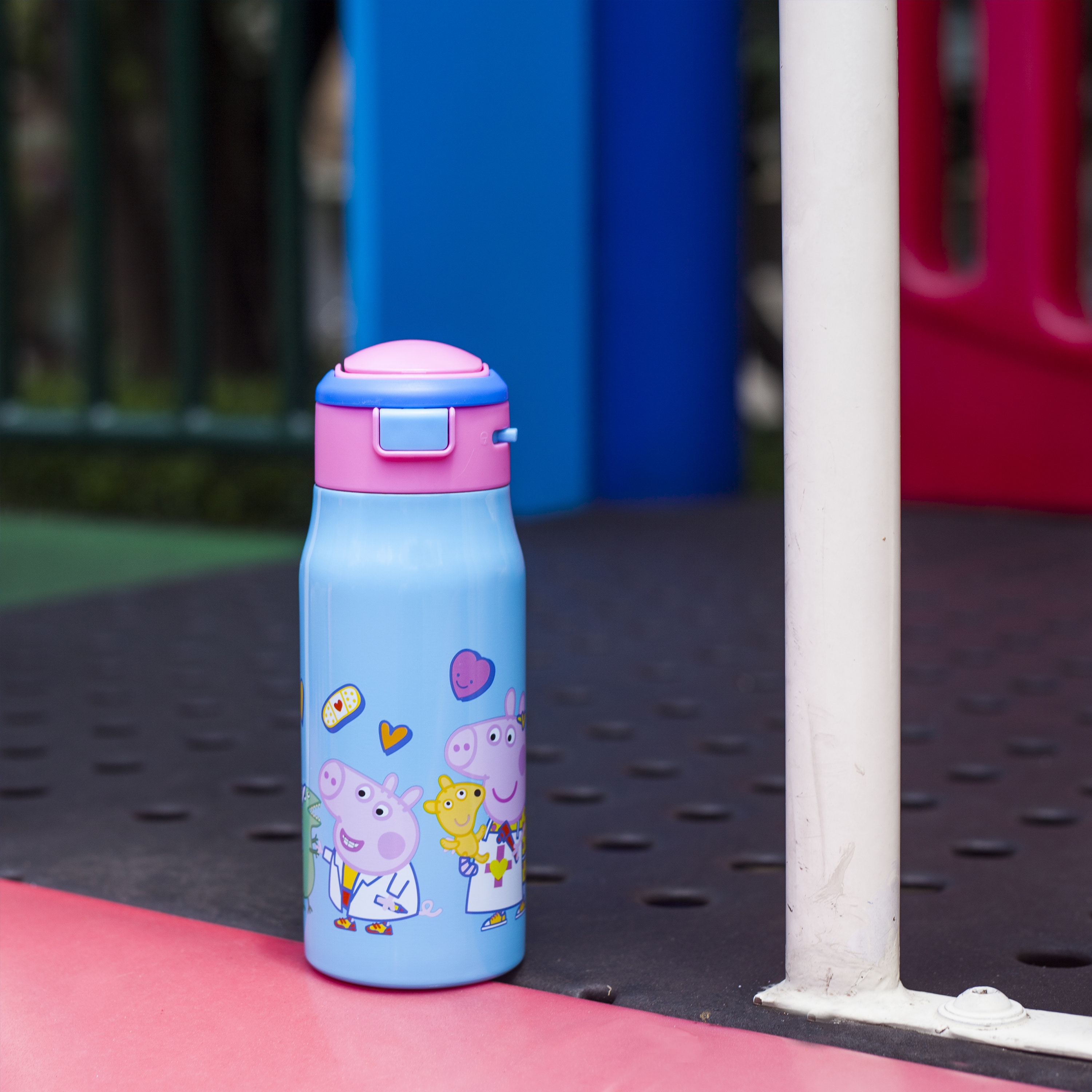 Peppa Pig 13.5 ounce Mesa Double Wall Insulated Stainless Steel Water Bottle, Peppa and Friends slideshow image 7 Peppa Pig 13.5 ounce Mesa Double Wall Insulated Stainless Steel Water Bottle, Peppa and Friends slideshow image 7