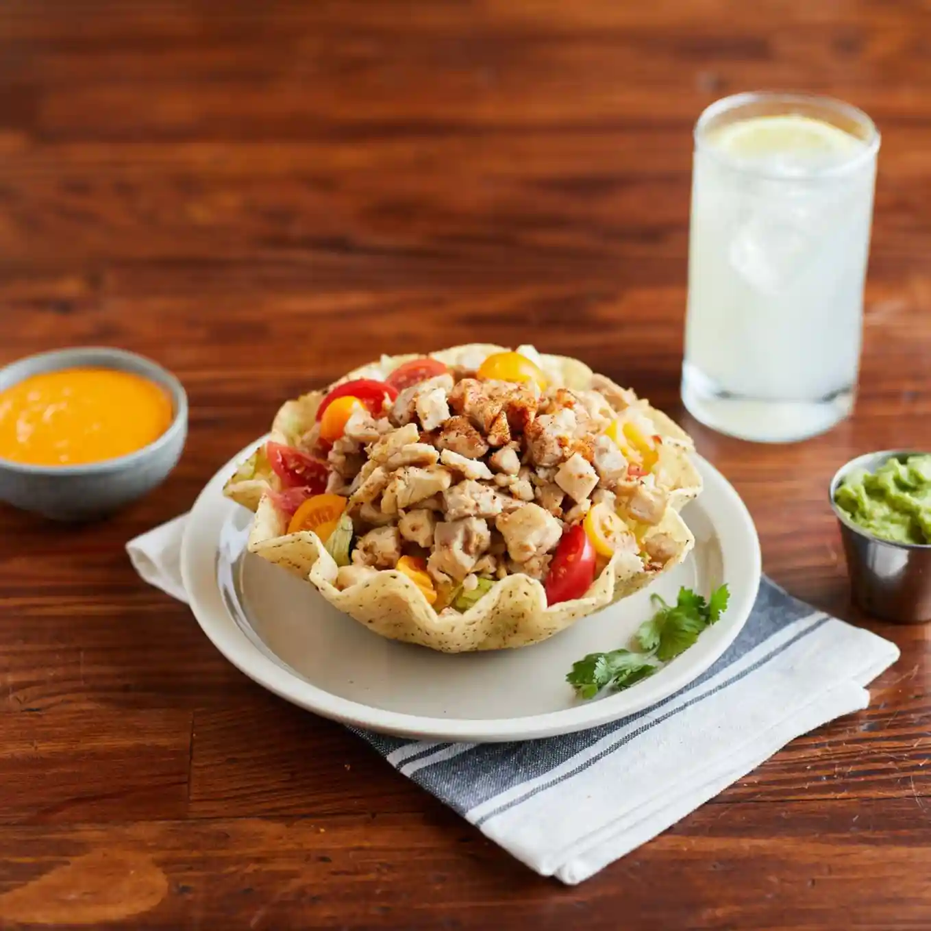 Tyson® Fully Cooked All Natural* Low Sodium Diced Chicken, Reverse Blend 65 Dark/35 White Meat, 0.5" https://images.salsify.com/image/upload/s--2tChKzHl--/q_25/i5xycwl4uabrduv2pwvn.webp