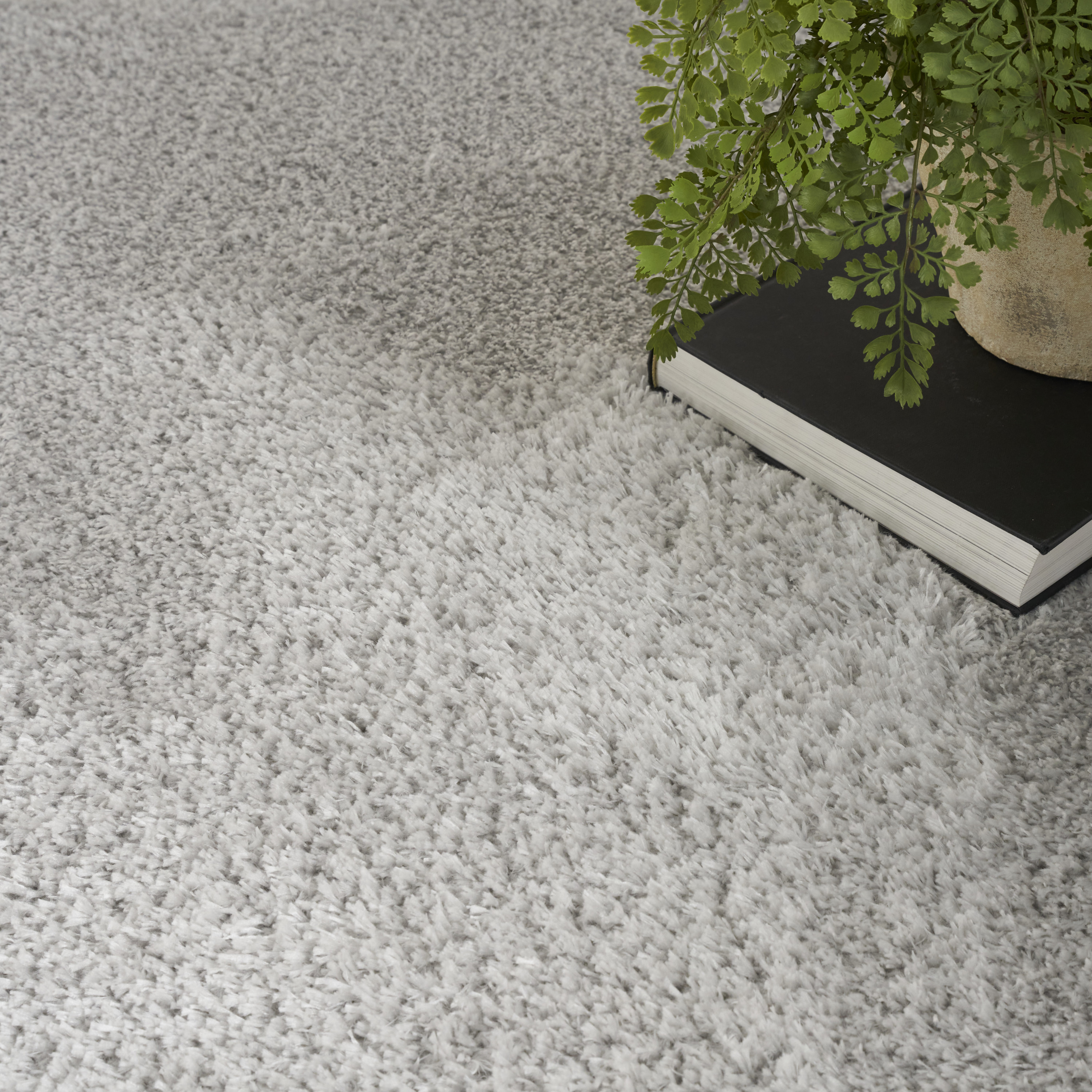 Nourison Pacific Shag 5'3" x 7'3" Silver Shag Indoor Rug