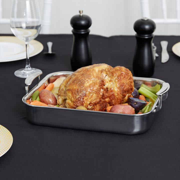 2.8-quart Miramar® display cookware food pan