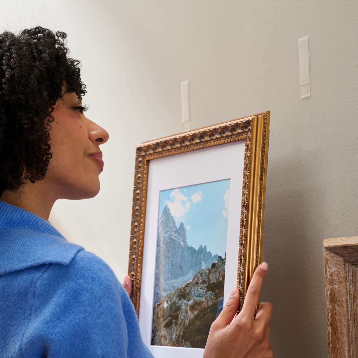 FrogTape reMOVEables™ Large Clear Picture Hanging Strips Application Image 1