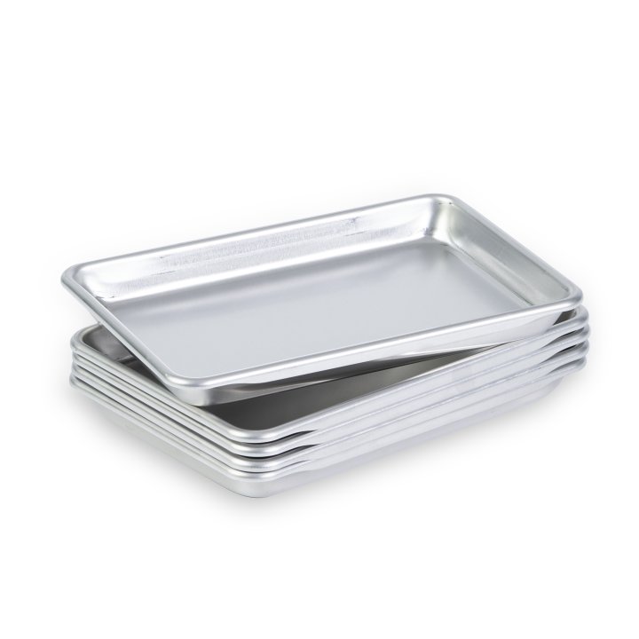 Eighth-size Wear-Ever® heavy-duty aluminum sheet pan in natural finish