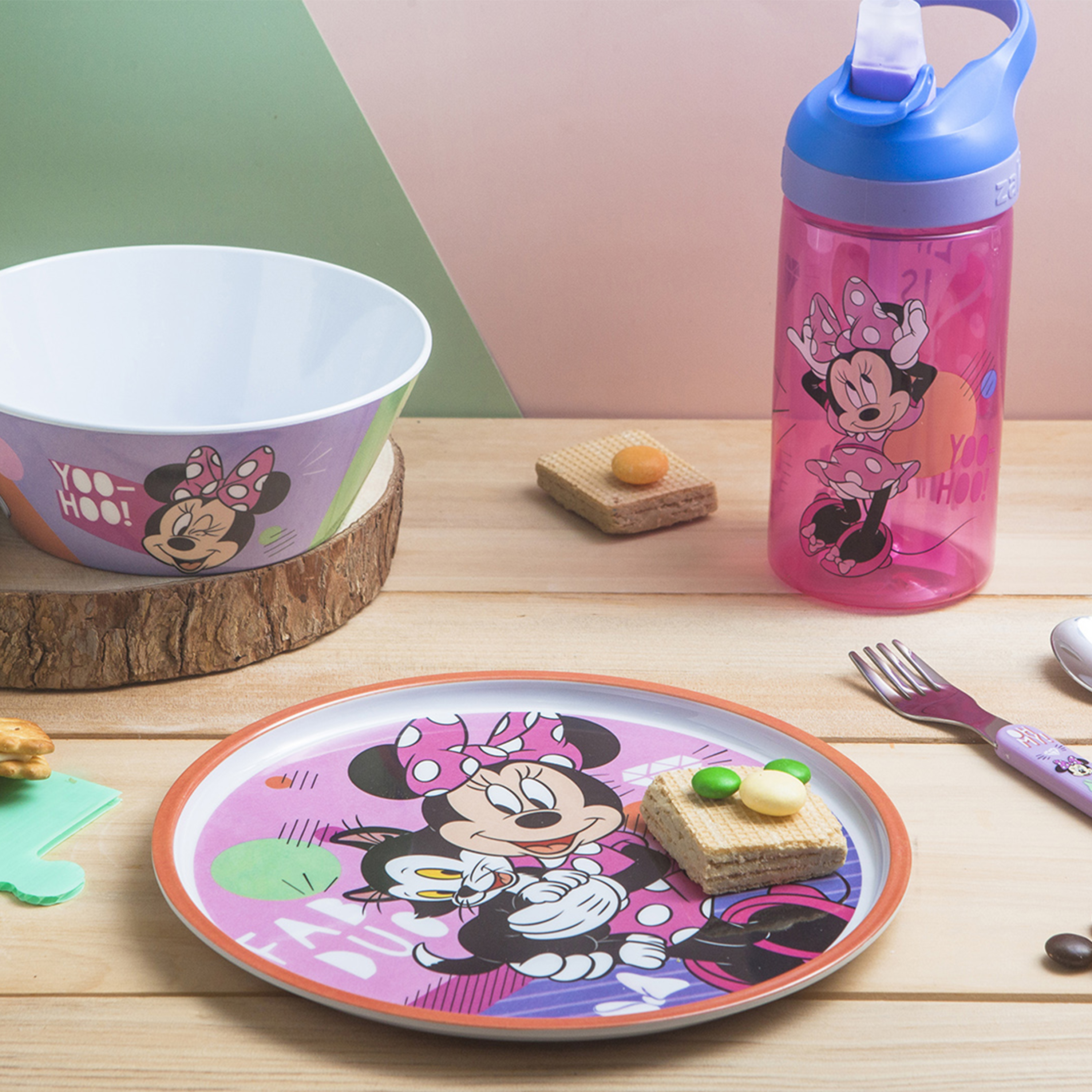 Disney Dinnerware Set, Minnie Mouse and Friends, 5-piece set slideshow image 5