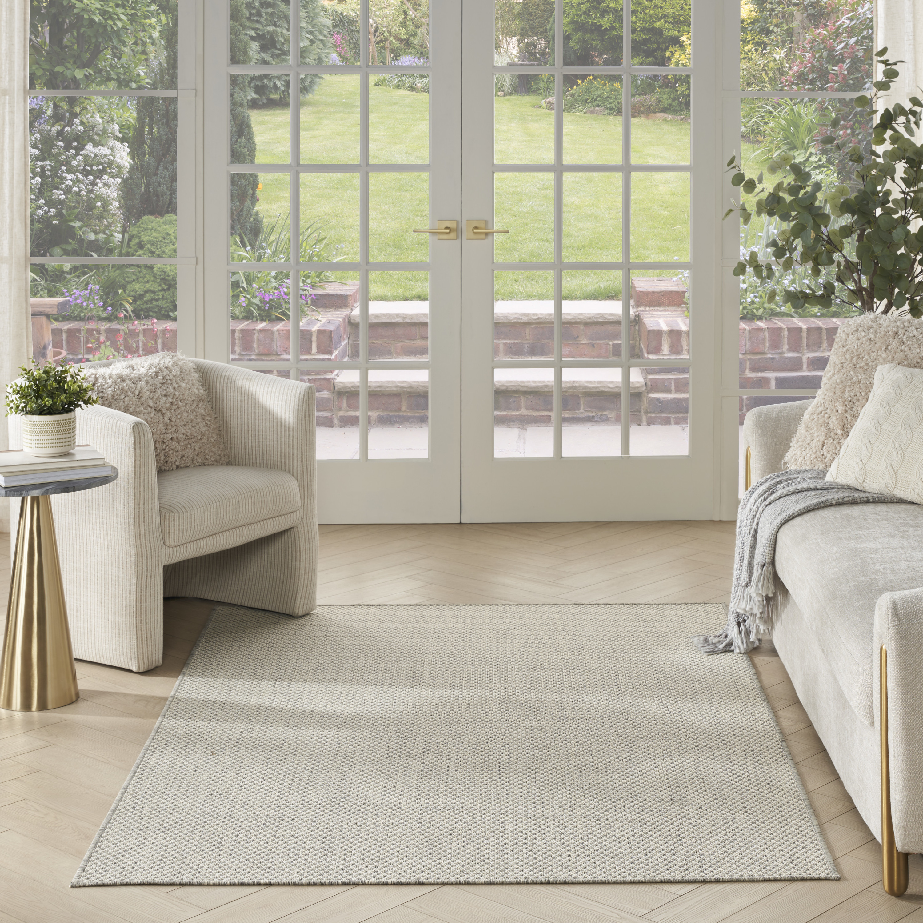 Nourison Courtyard 4' x 6' Ivory Silver Modern Rug