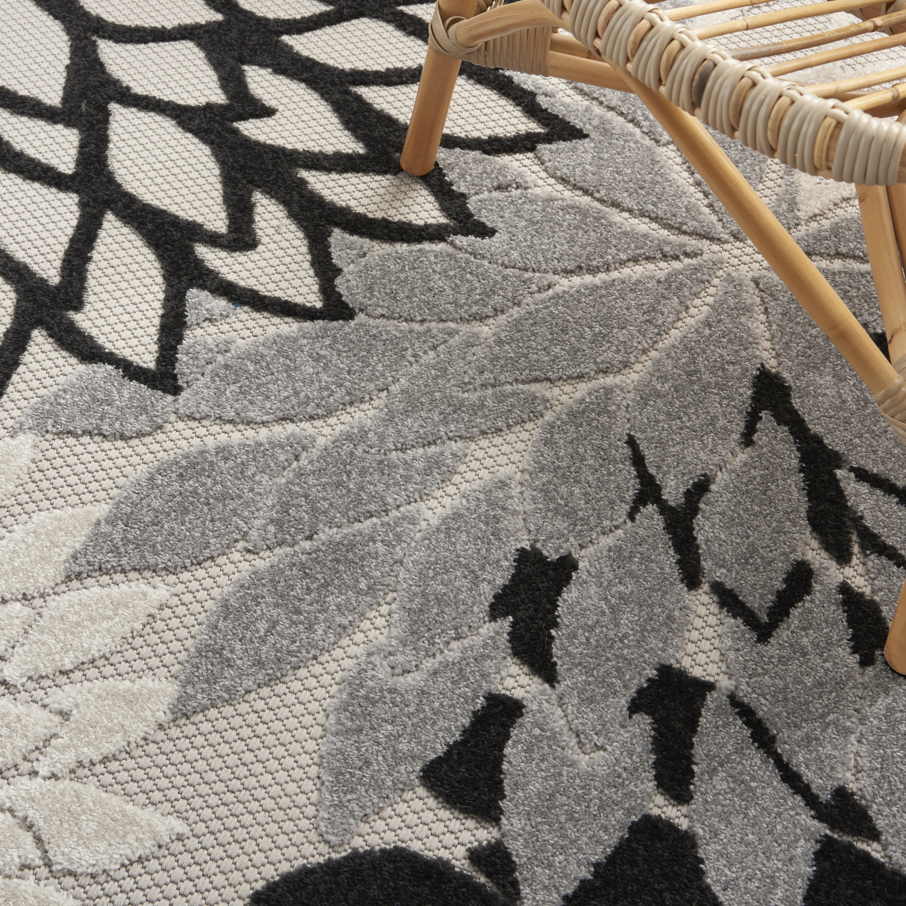 Nourison Aloha 6' x 9' Black White Tropical Rug