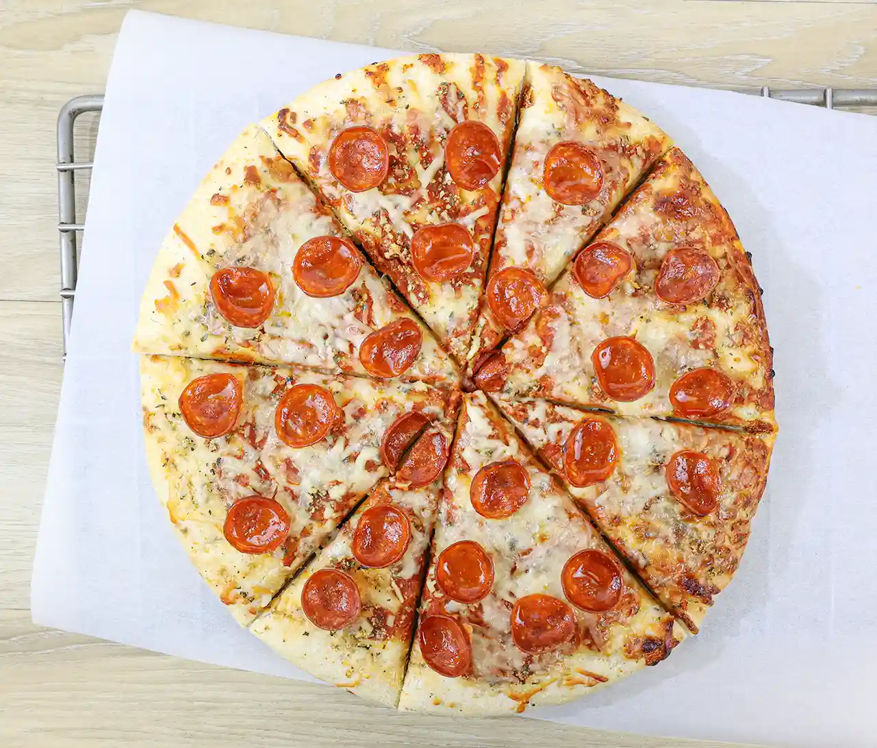 Hillshire Farm® Cupping Pepperoni https://images.salsify.com/image/upload/s--NYmpTbhZ--/q_25/e67c0269a69bf199516eceee6bee62d652e19361.webp